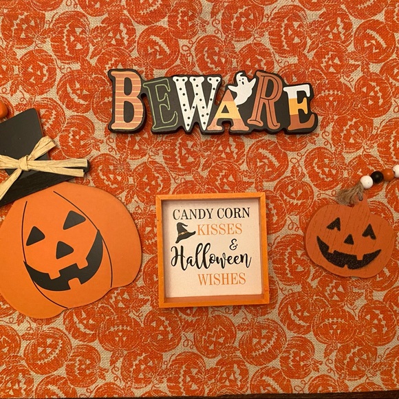 Halloween Jack O Lantern Towels, Jack O Lantern Tier Tray Decor & Wall Decor - Picture 6 of 16